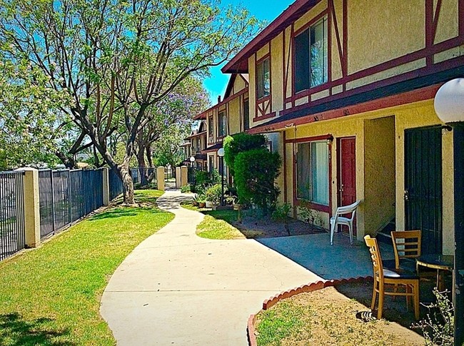 Building Photo - Grove Ave Apts