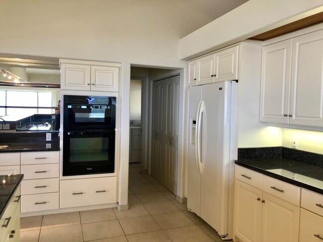 Building Photo - 3/2.5/2 Home - Located in the Beautiful Gated Community at Kahalakua- Endless Views!