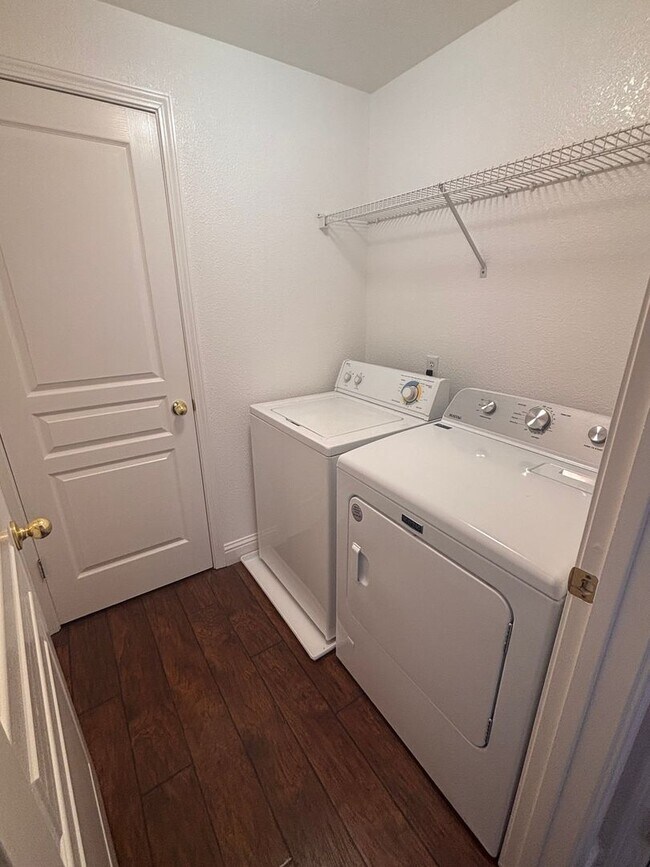 Building Photo - Updated 3 bedroom- 427 Sheep Camp Drive Da...