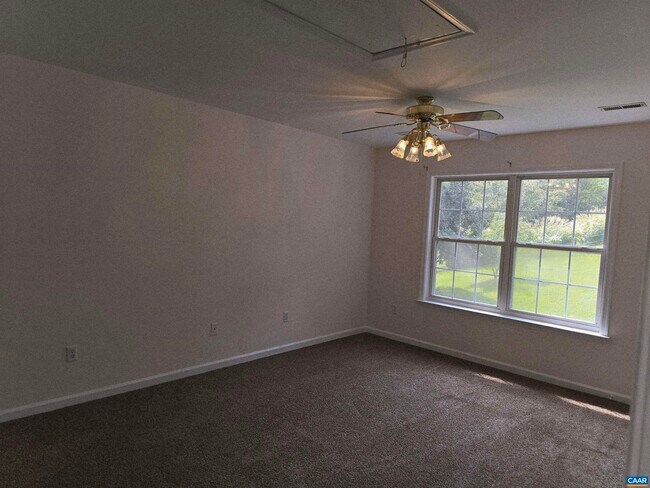 Building Photo - 259 Spring Oaks Ln