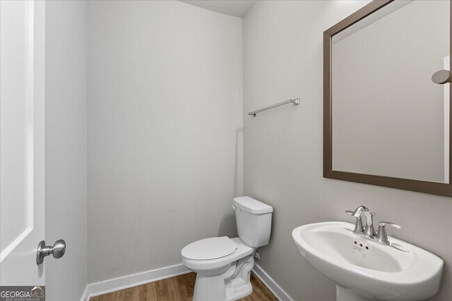 Building Photo - 2030 Main St NW