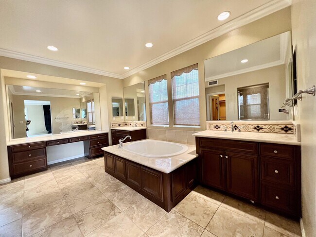 Building Photo - 3974 E Callaway Dr