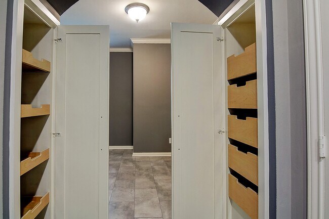 Building Photo - 1408 W Webster St