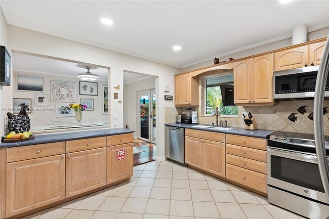 Building Photo - 418 SE 3rd Terrace