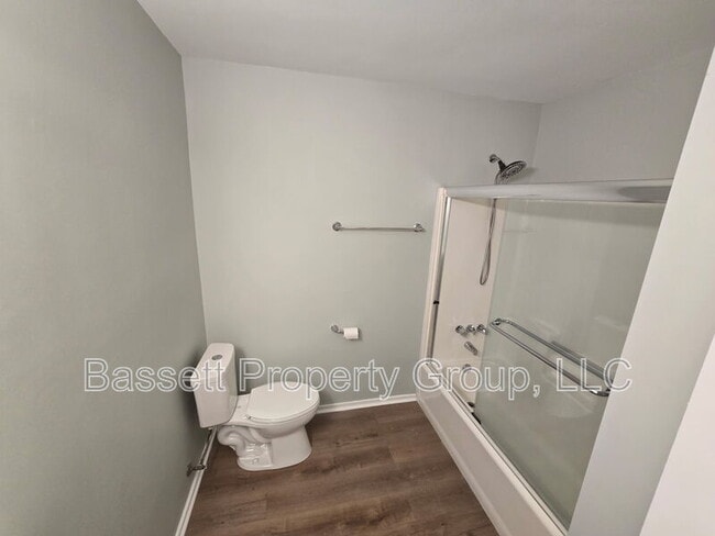 Building Photo - 1739 River Front Dr