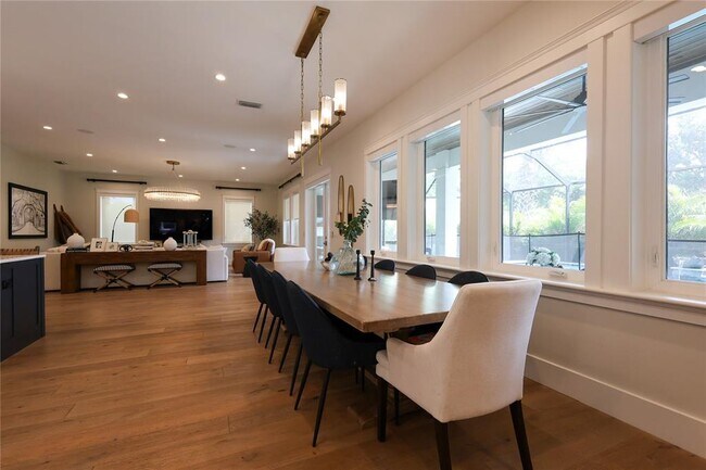 Building Photo - 2402 W Parkland Blvd