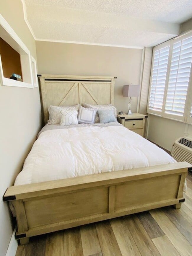 Building Photo - FREE AUGUST RENT: University Towers- FURNI...