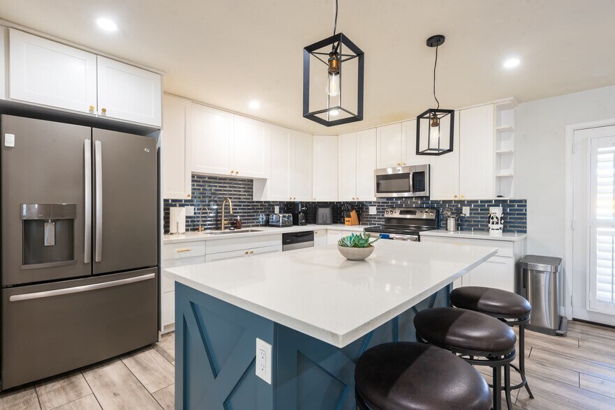 Building Photo - 3502 E Crocus Dr