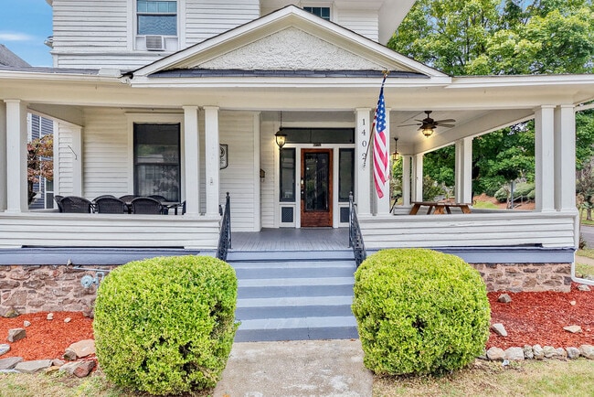 Building Photo - 1402 17th St S