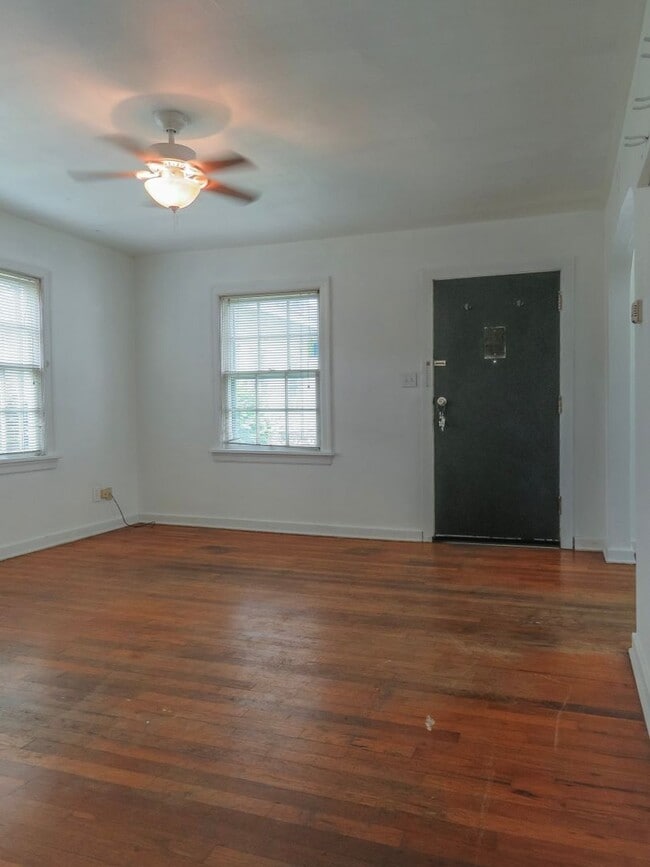 Building Photo - 1 Bedroom Cottage available in Salem !
