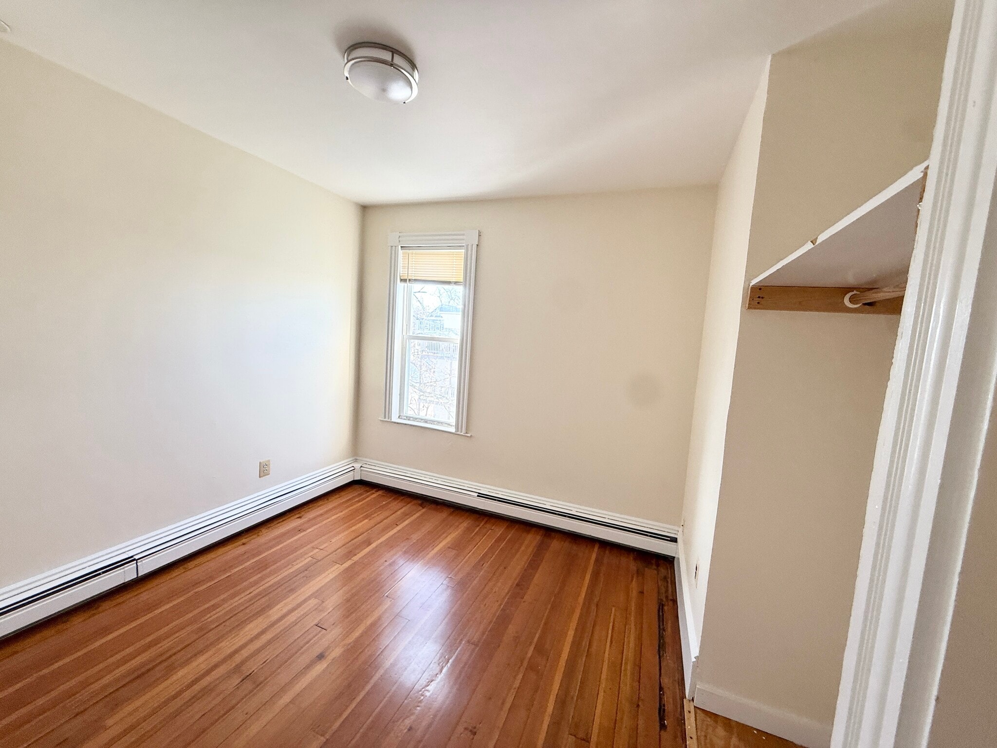 Building Photo - 144 Hillside St