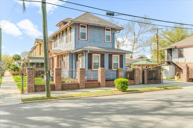 Building Photo - Cozy 1-Bedroom Apartment in Midtown – $1,200/month