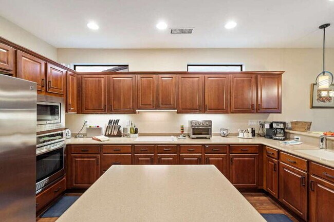 Building Photo - 16418 W Desert Lily Dr