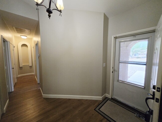 Building Photo - 925 Chaps Cir