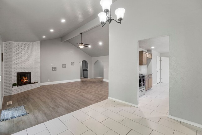 Building Photo - Beautiful 3 bed 2.5 bath home available fo...