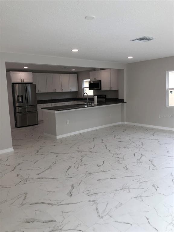 Building Photo - 345 Parkland Ave