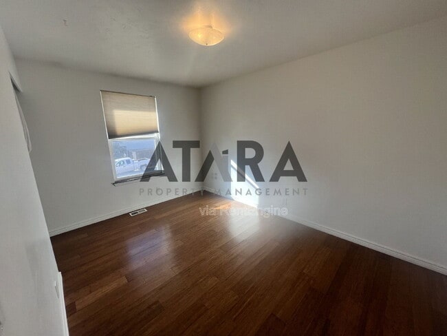 Building Photo - 9111 Parakeet Dr