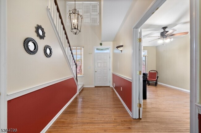 Building Photo - 28 Pinfold Ct
