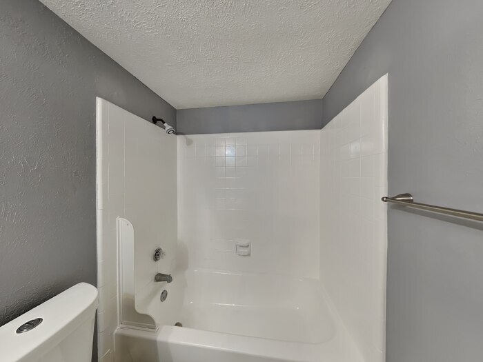 Building Photo - 2405 Cripple Creek Dr