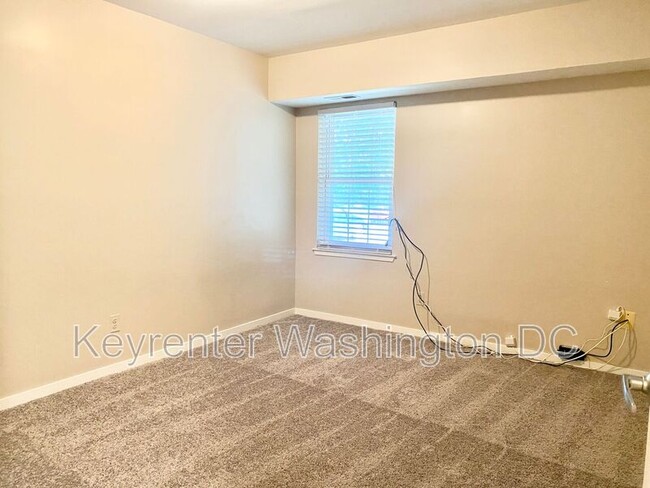 Building Photo - 17405 Pipers Way