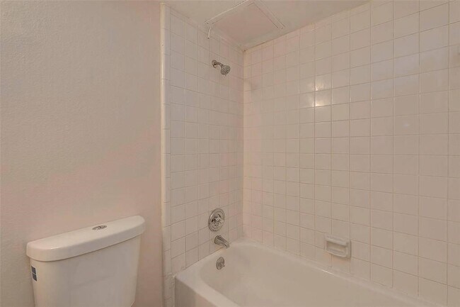 Building Photo - 2100 Wilcrest Dr