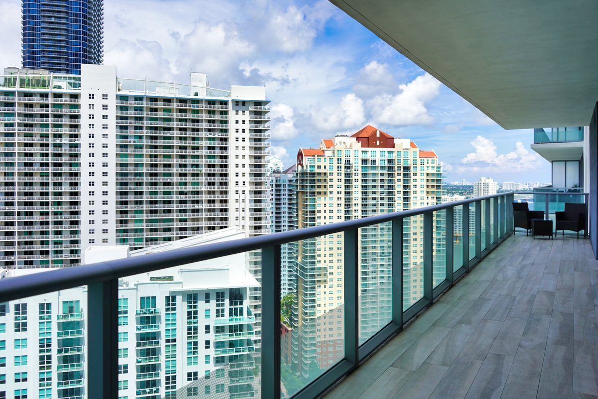 Building Photo - 1300 Brickell Bay Dr
