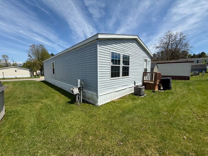 Building Photo - 15588 Pine Ridge Dr