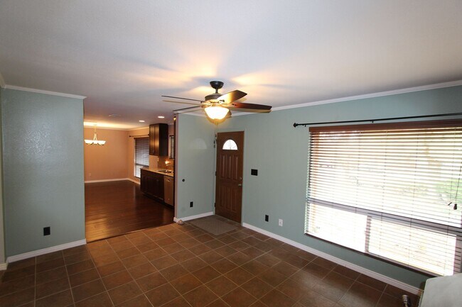 Building Photo - $500 OFF Move-In & Price improvement! | Single-Level Home with Mt. Elden Views | Backyard Backing...