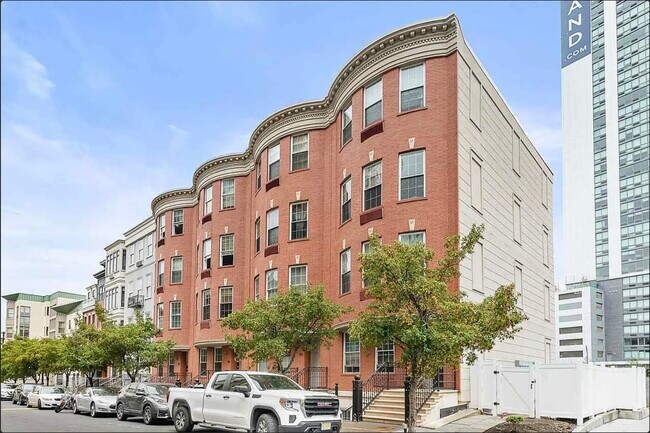 Building Photo - 100 Tidewater St