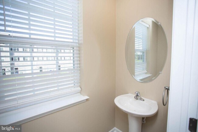 Building Photo - 239 Macoun Way