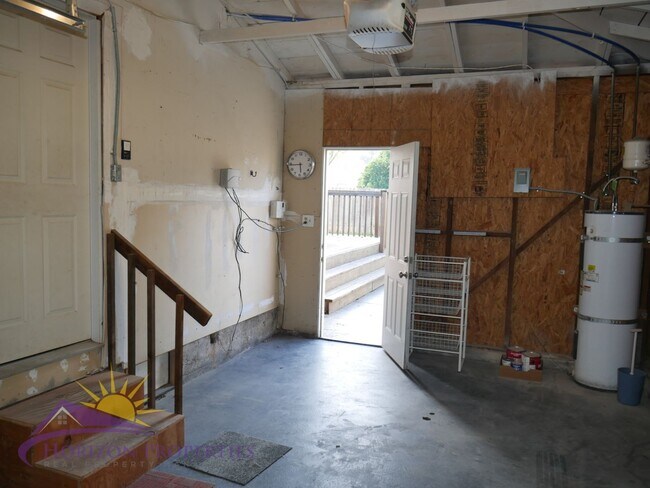 Building Photo - Remodeled 3 Bed 2 Bath 1,473 sqft home in Colonial Heights