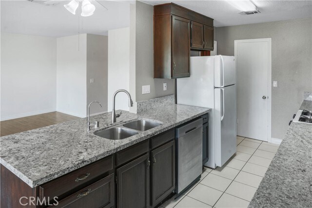 Building Photo - 27535 Lakeview Dr