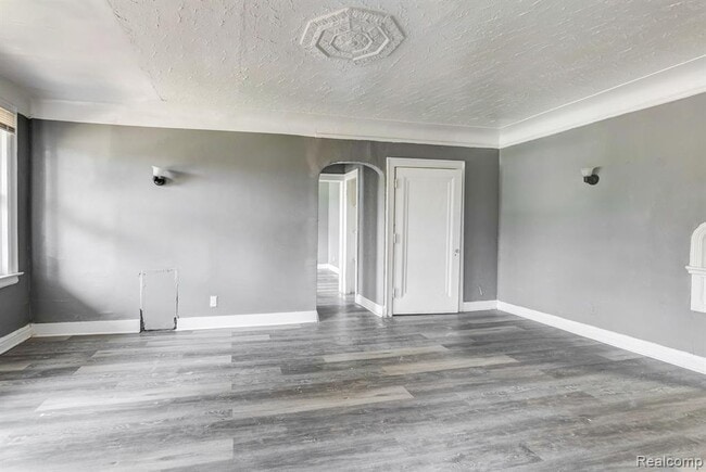 Building Photo - 13535 La Salle Blvd