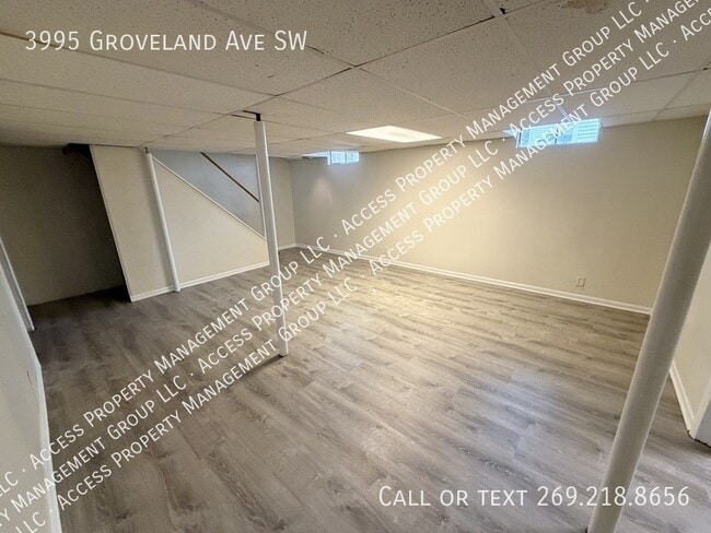 Building Photo - 3995 Groveland Ave SW