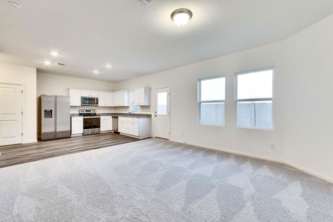 Building Photo - 1008 Gray Fox Lp