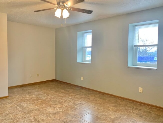 Building Photo - 347 E Market St