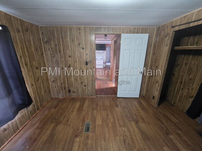 Building Photo - 5 Misty Mountain Way