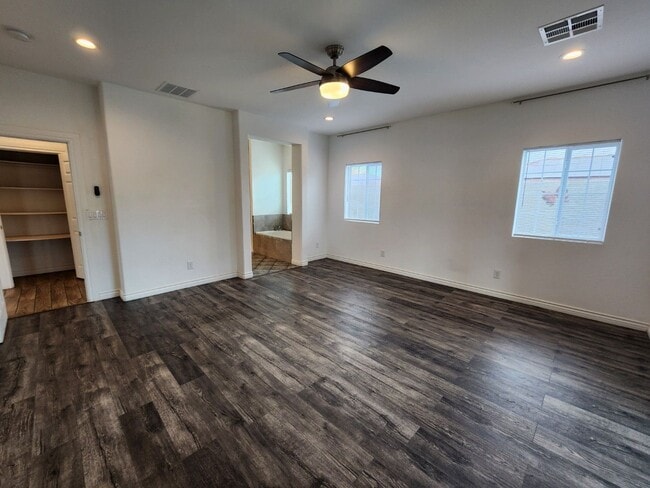 Building Photo - Single Story with Casita