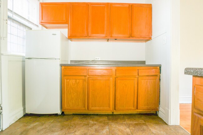 Building Photo - 5423 S Harper Ave
