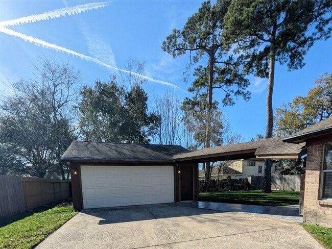 Building Photo - 807 Poppets Way