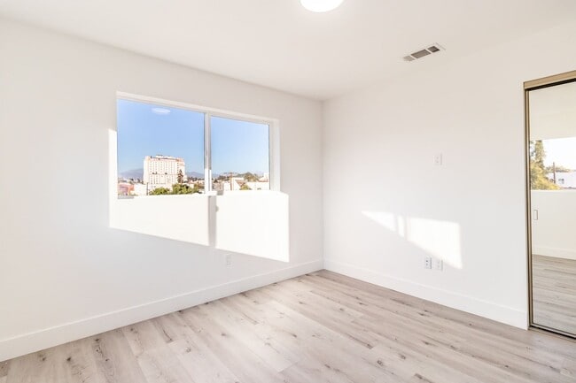 Building Photo - 148 S Madison Ave