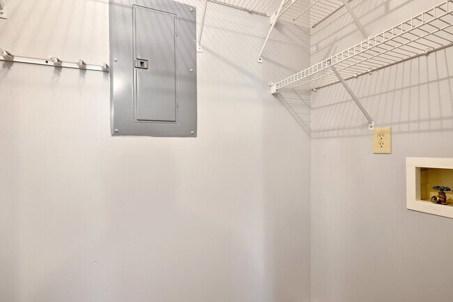 Building Photo - Up to Date Condo