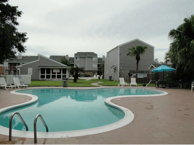 Pool 1 - 54 Avant Garde Cir