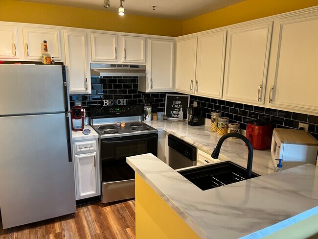 Building Photo - 4033 Crockers Lake Blvd