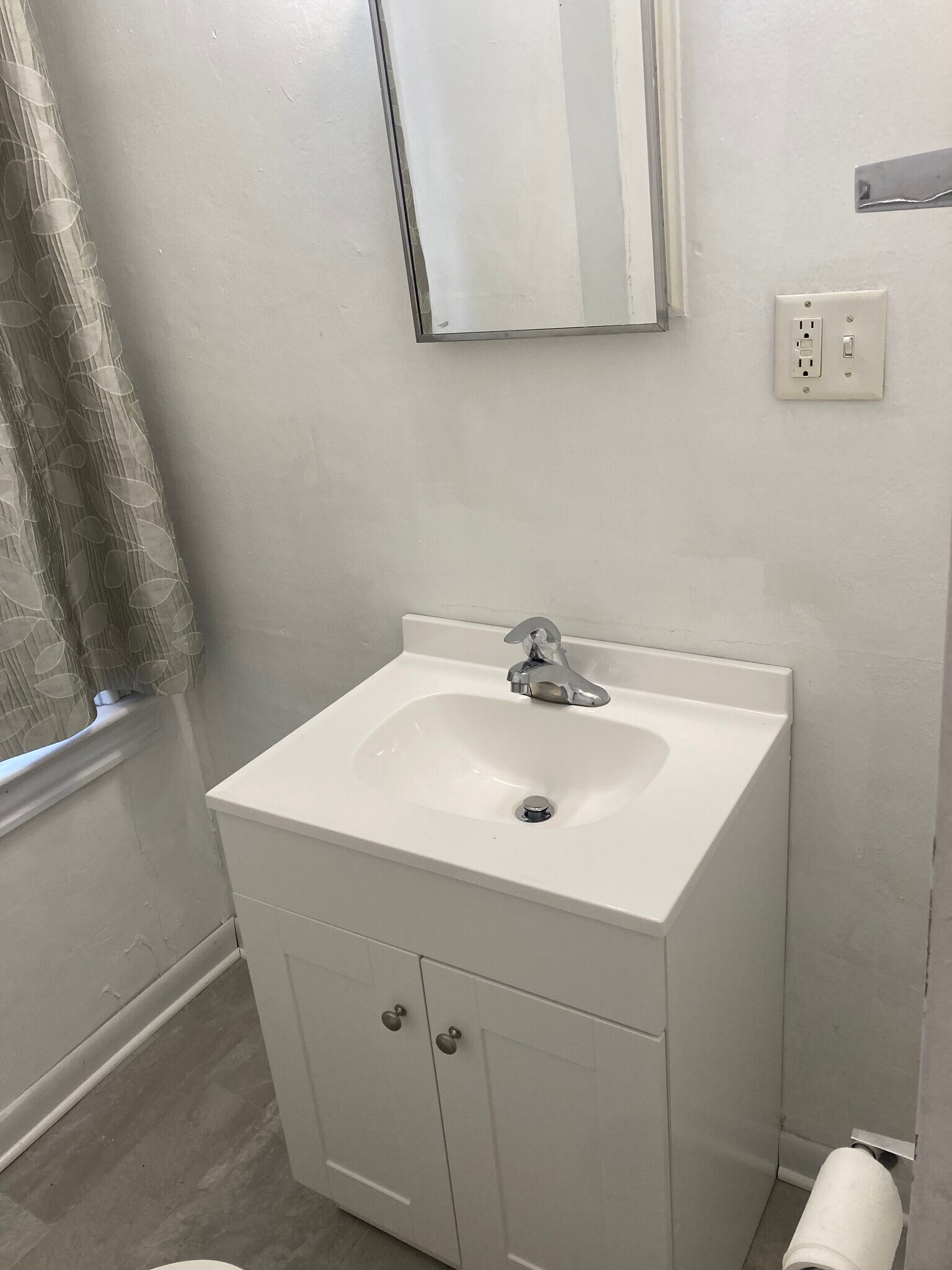 Building Photo - 78 E Main St