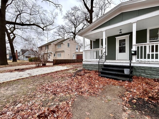 Building Photo - Three Bedroom Home in Muskegon