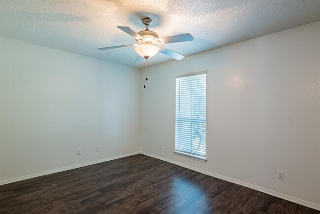 Building Photo - 3121 Speedway