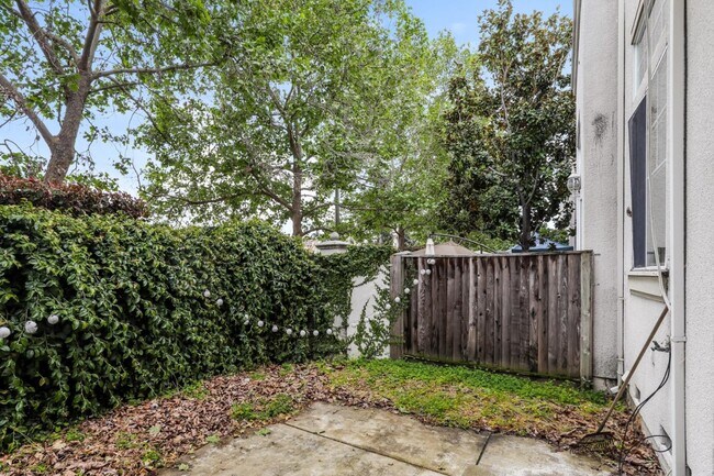 Building Photo - 572 Blackwood Terrace