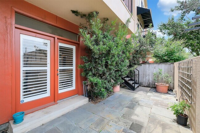 Building Photo - 2437 South Blvd