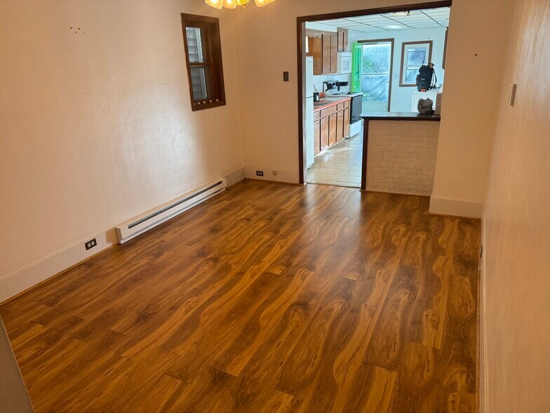 Primary Photo - 454 Fern St